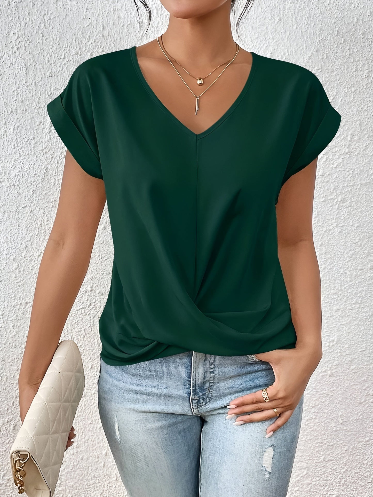 Elara V-Ausschnitt T-Shirt – Stilvoller Komfort für jeden Anlass