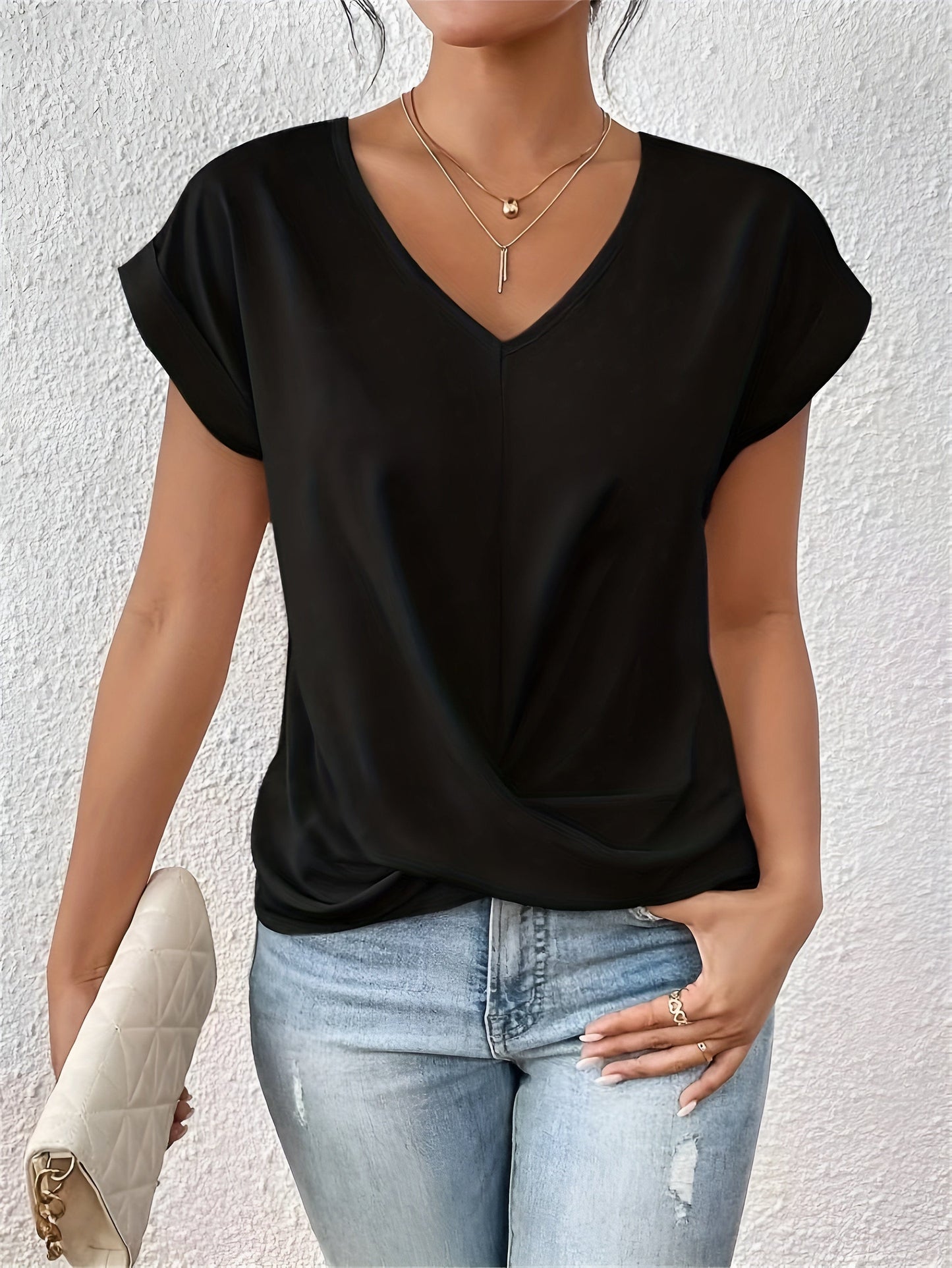 Elara V-Ausschnitt T-Shirt – Stilvoller Komfort für jeden Anlass