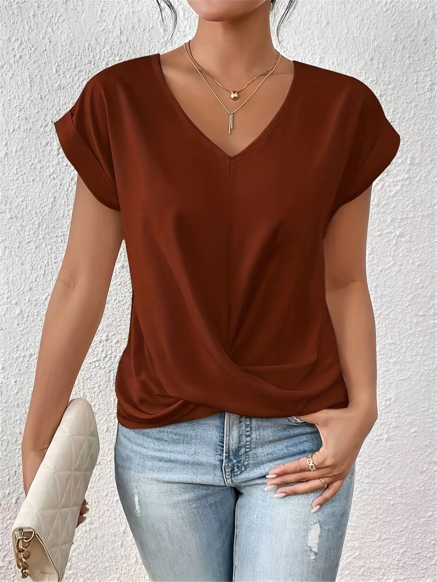 Elara V-Ausschnitt T-Shirt – Stilvoller Komfort für jeden Anlass