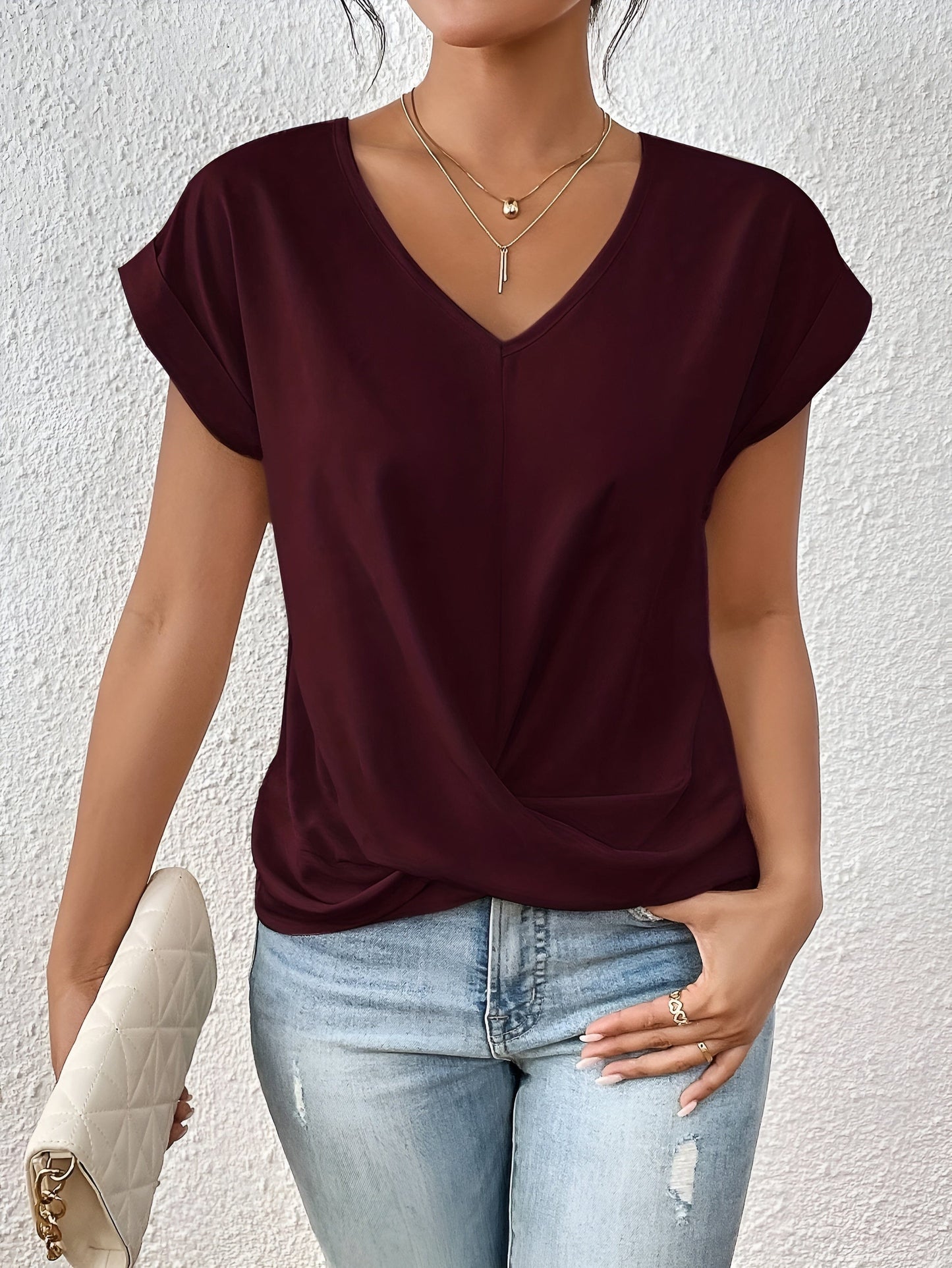 Elara V-Ausschnitt T-Shirt – Stilvoller Komfort für jeden Anlass